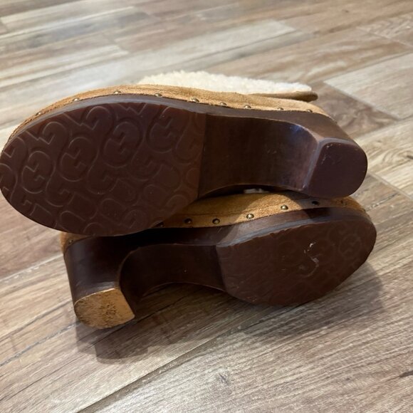 UGG Lynnea Fold Over Brown Leather Shearling Cuff Clog Boot - Picture 8 of 9